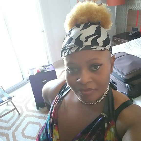 Meet your Posher, Candance - Picture 8 of 8